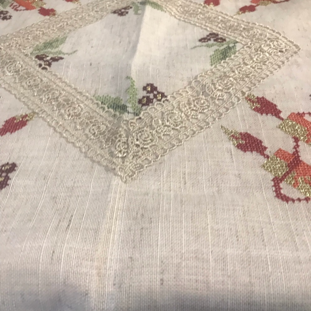 Floral Embroidered Tablecloth - Picture 9 of 10
